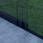 Glazen schuifwand mat zwart 3 railsysteem