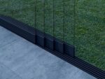 Glazen schuifwand mat zwart 5 railsysteem