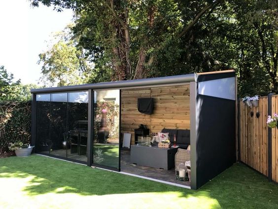 aluminium-tuinhuis-met-overkapping