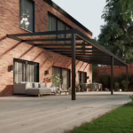 terrasoverkapping-glazen-dak-10x4m-matzwart-helder-modern25_BottomLeftPerspective