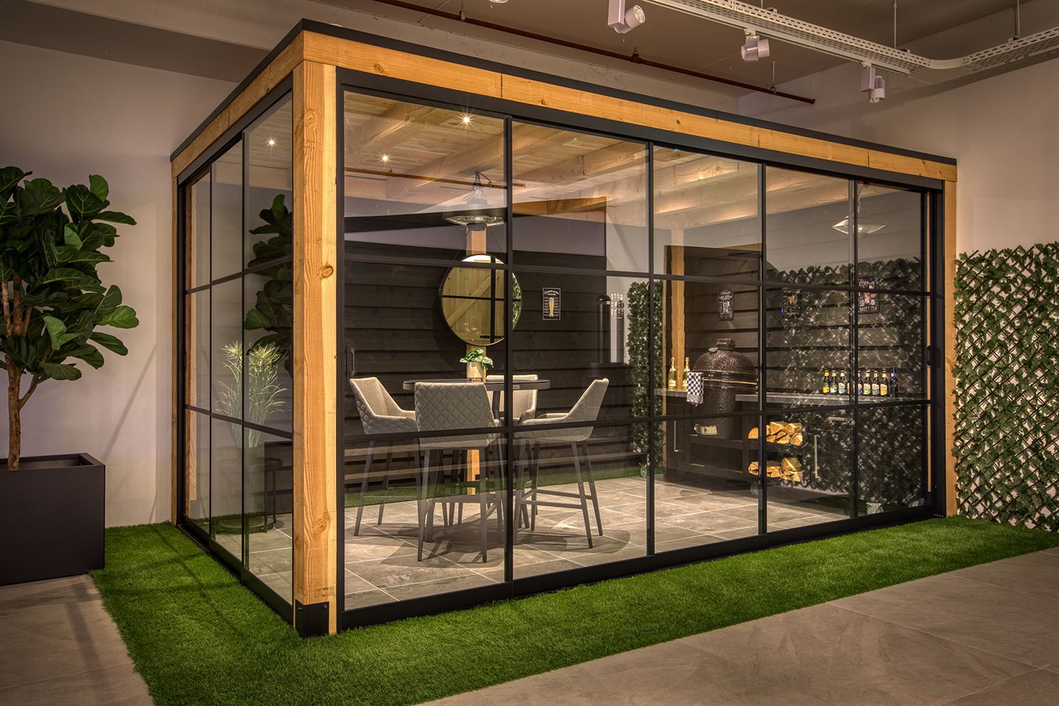 Steellook glazen schuifwand met industriele vakverdeling