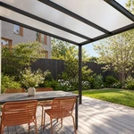 Terrasoverkapping Plus 6 x 4 meter matzwart opaal polycarbonaat moderne goot – onderaanzicht