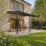 Terrasoverkapping Plus 6 x 4 meter matzwart opaal polycarbonaat moderne goot – leefbeeld met mensen en kat